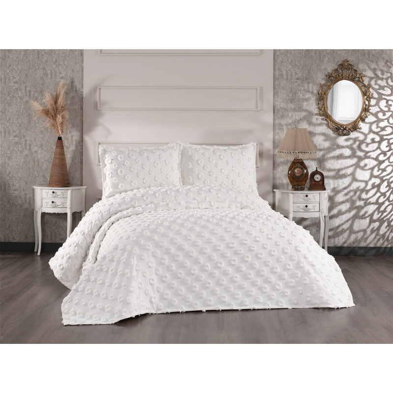 Elegant Double Bedspread Set, Cream Color, 94.5 x 102.4 | 100% Chenille Fabric, 450 GSM | Includes 2 Pillowcases (23.6 x 31.5) | Machine Washable, Soft & Cozy for Ultimate Comfort and Style in Your Bedroom