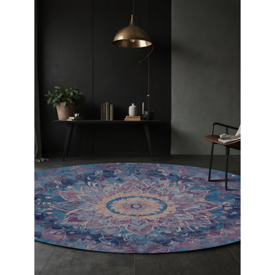 Tapis bleu soyeux et moelleux
