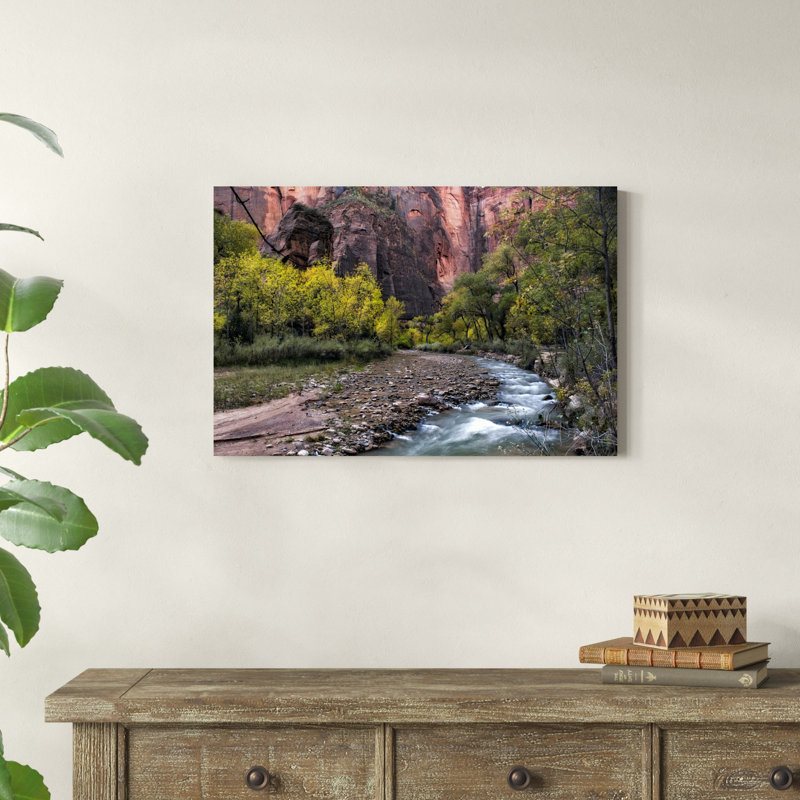 «Look Uplat I» par Danny Head - Photographie sur toile tendue, H 20 po x l 30 po x P 1,25 po