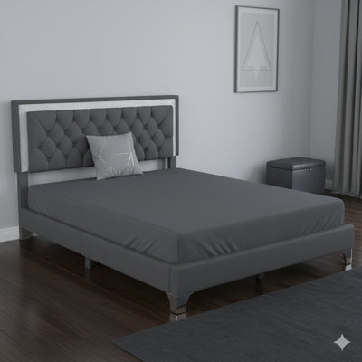 Grand lit plateforme tapissier avec lumières DEL intégrées. Design moderne avec une tête de lit capitonnée en velours. Finition grise.