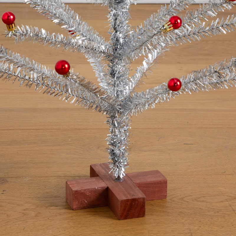 Arbre de Noël artificiel pré-éclairé avec ornements rouges et dorés, rubans et 100 lumières DEL blanc chaud
