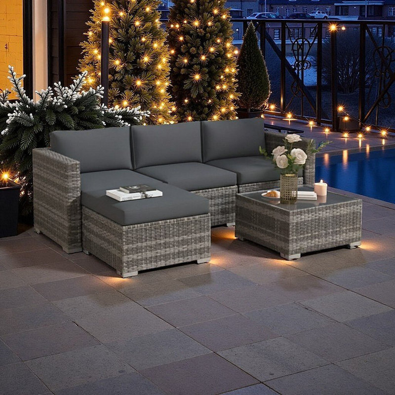 Transformez votre espace extérieur | Ensemble de conversation modulaire en rotin PE toutes saisons 5 pièces avec table en verre trempé et coussins moelleux