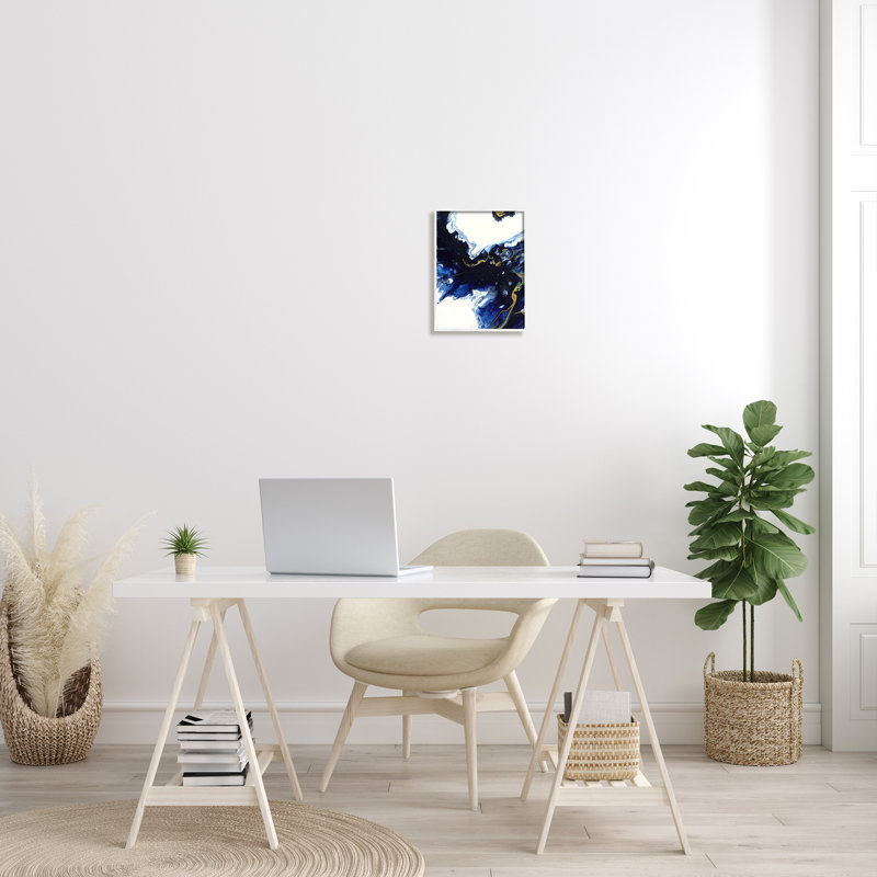 «Blue Water» se déplaçant à travers une abstraction blanche, un design moderne, une ferme surdimensionnée, un giclée rustique encadrée, un art texturé par Liz Jardine