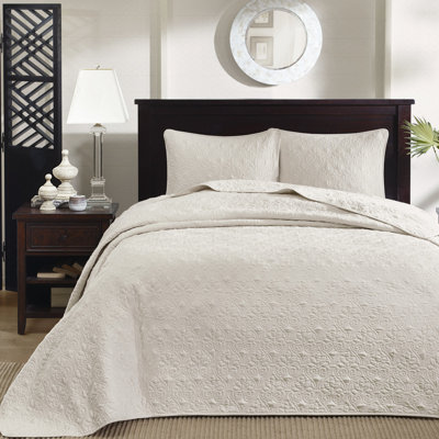Cream Twin Reversible Bedspread - Oversized For An Enhanced Appearance Pre-Washed Cotton Fill Comprises & 2 Shams Captivating Stitch Design With A Comfortable Feel Includes Attractive