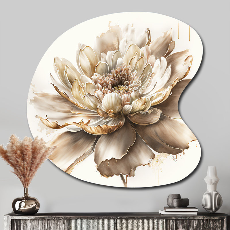 Simple fleur beige I - art floral asymétrique en forme de goutte en métal, H 33 po x l 33 po x P 1 po