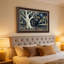 Art mural sur toile avec arbres stylisés et fleurs sauvages sous le croissant de lune-133046383