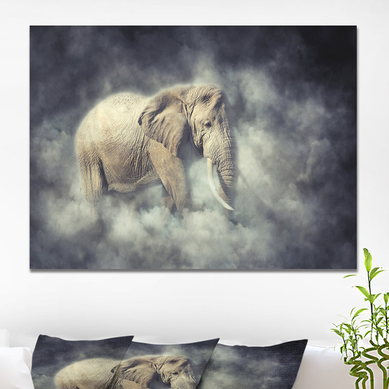 Éléphant dans un parc national du Kenya, Afrique - impression sur toile tendue, H 30 po x l 40 po x P 1,5 po