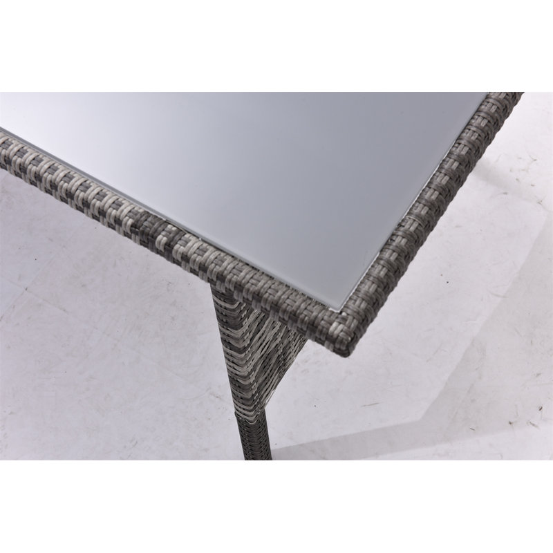 Ensemble de mobilier d'extérieur polyvalent pour profiter de toutes les saisons et se prélasser avec style