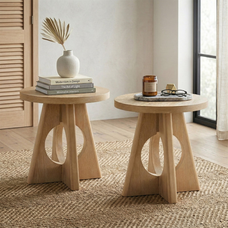 Table de bout à piédestal Blitar avec découpe et forme en croix, Chêne