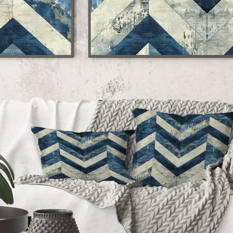 Coussin décoratif à chevrons bleu et beige, H 16 po x l 16 po