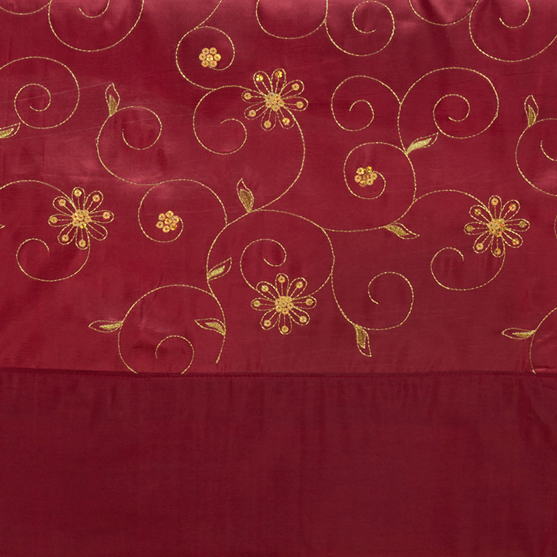 Nappe de Noël pailletée et brodée bourgogne l 65 po x L 65 po, L 104 po x l 65 po