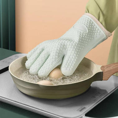 https://assets.wfcdn.com/im/27473261/resize-h380-w380%5Ecompr-r70/2131/213172053/Umber+Rea+Silicone+Oven+Glove.jpg