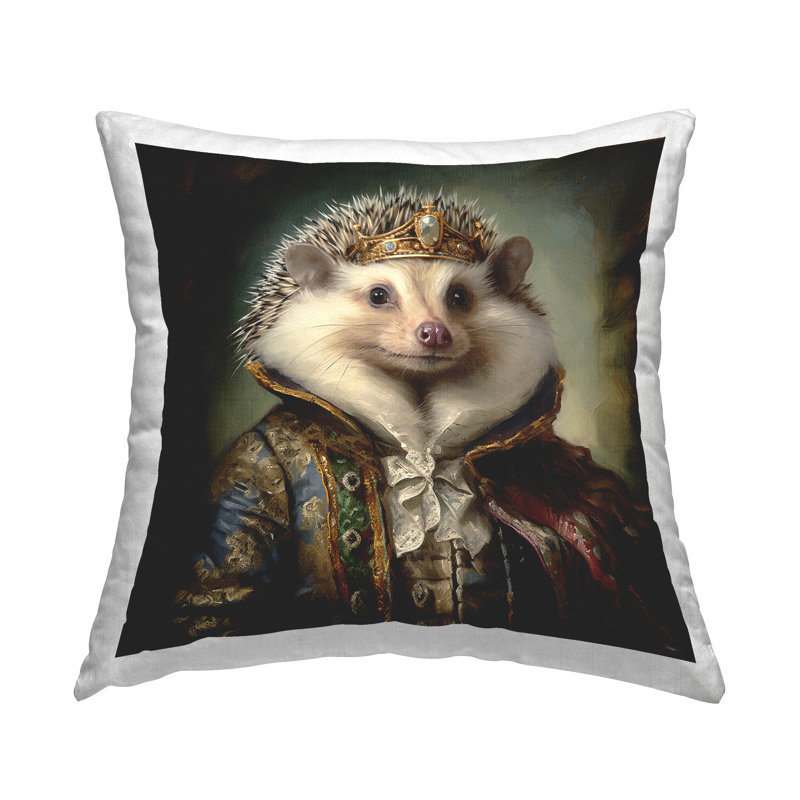Coussin décoratif imprimé Hedgehog Regal Transformation par Lazar Studio