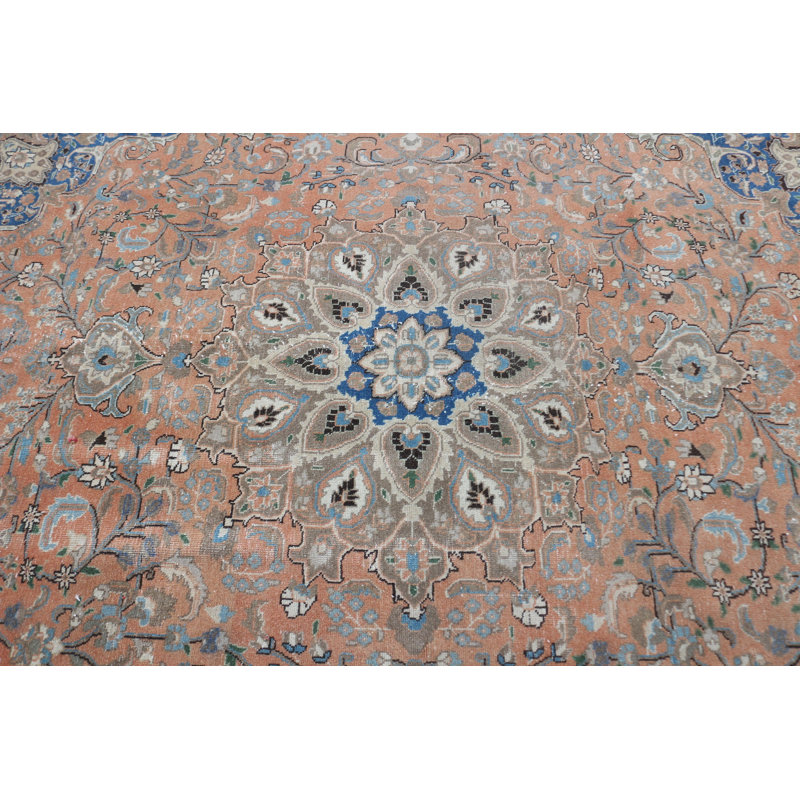 Tapis turc fait à la main en brun conçu pour un salon moderne avec une esthétique rétro