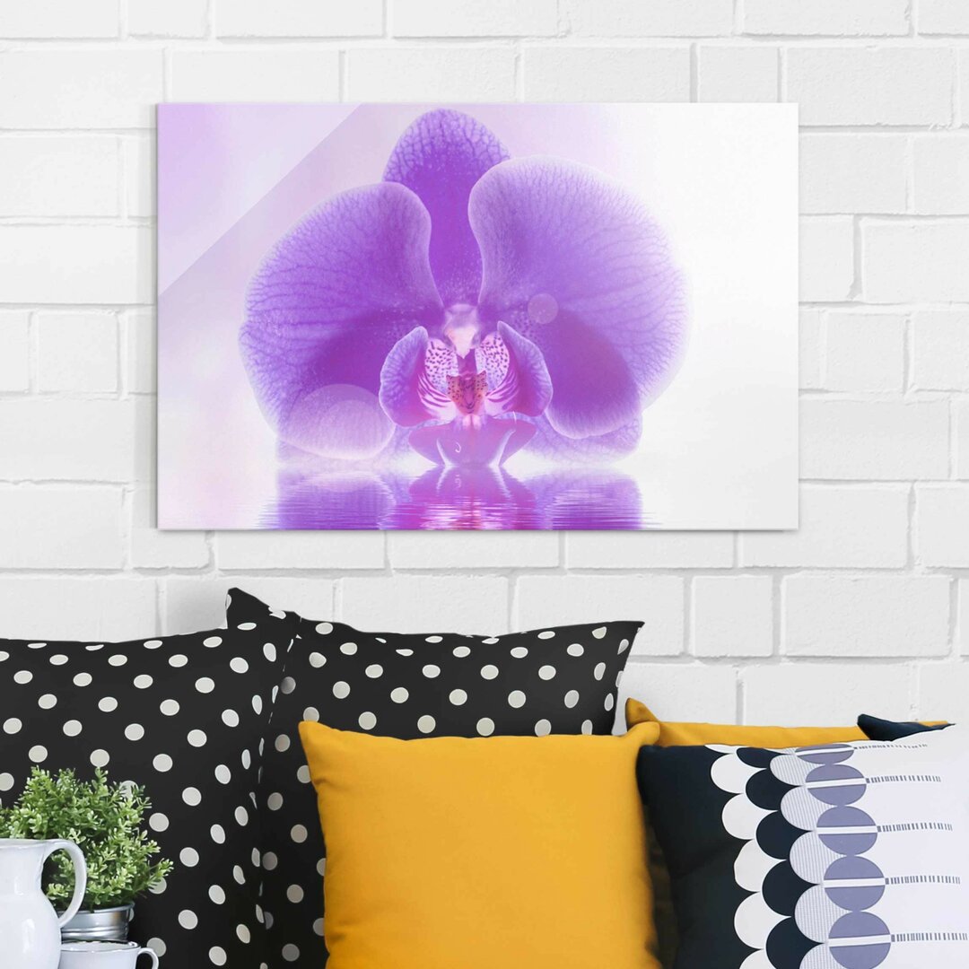 Glasbild Orchidee auf Wasser in Lila