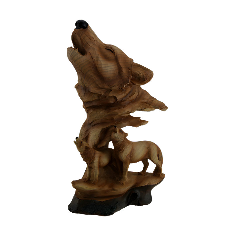 Statue rustique en résine de couleur brune représentant un couple de loups hurlants, avec une finition en bois sculpté, 30 cm de haut.