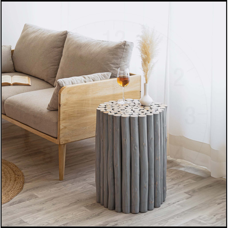 Cette élégante table de bout en bois avec rangement, parfaite pour les salons modernes et contemporains, ajoute élégance et fonctionnalité.