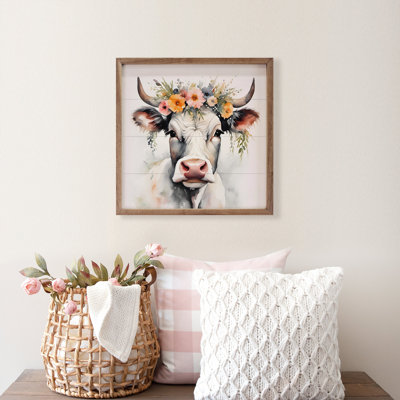 Vache blanche avec couronne de fleurs blanche
