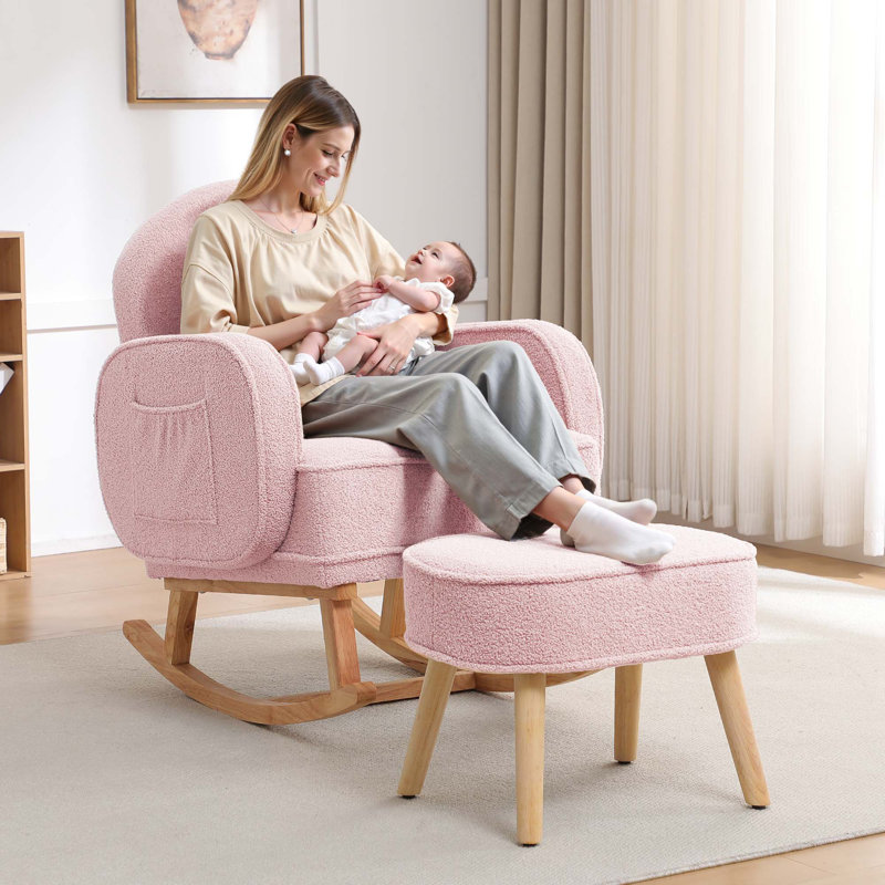 Chaise berçante rembourrée avec repose-pieds Teddy, Rose