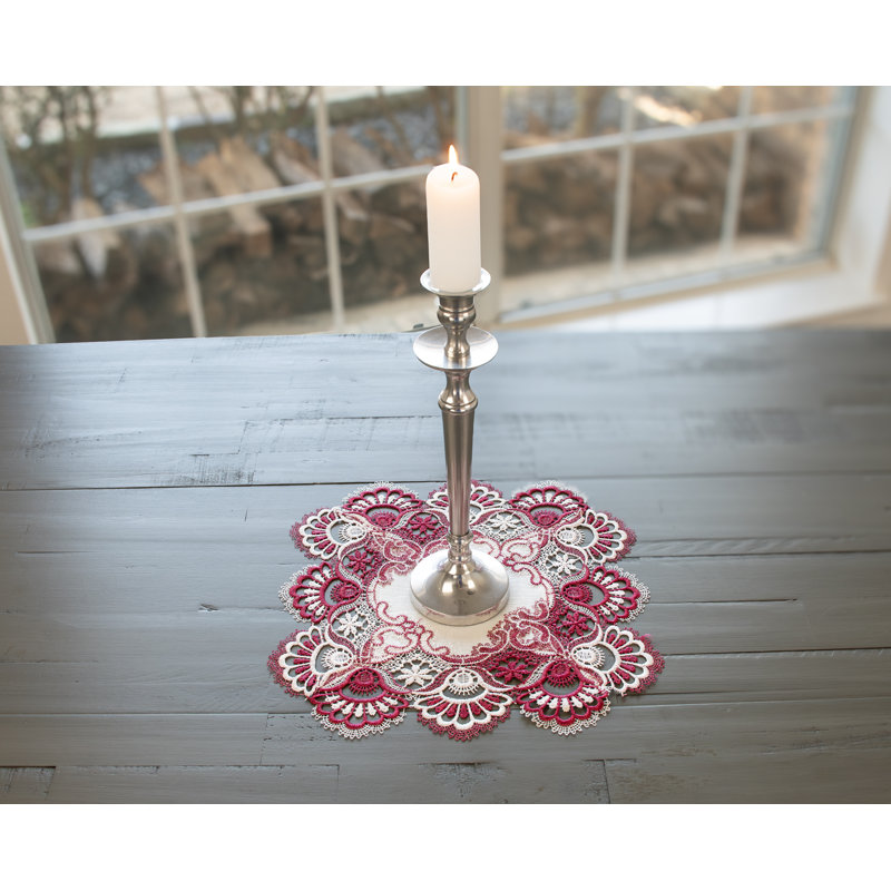 Napperon en dentelle européenne bordeaux et blanche (14 po²)