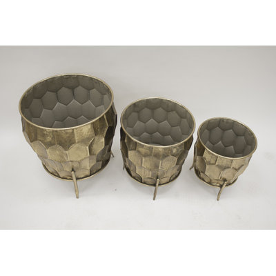 Aveley Metal Pot Planter