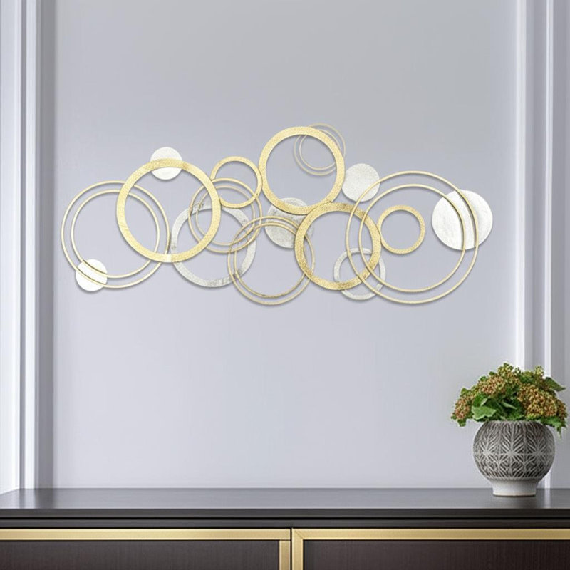 Sculpture dimensionnelle ronde en métal 18 po x 44 po