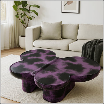 Table basse moderne en faux travertin texturé en forme de papillon pour un salon élégant et un décor de bureau
