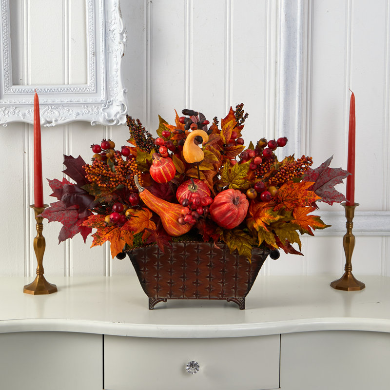 Arrangement floral mélangé dans un vase