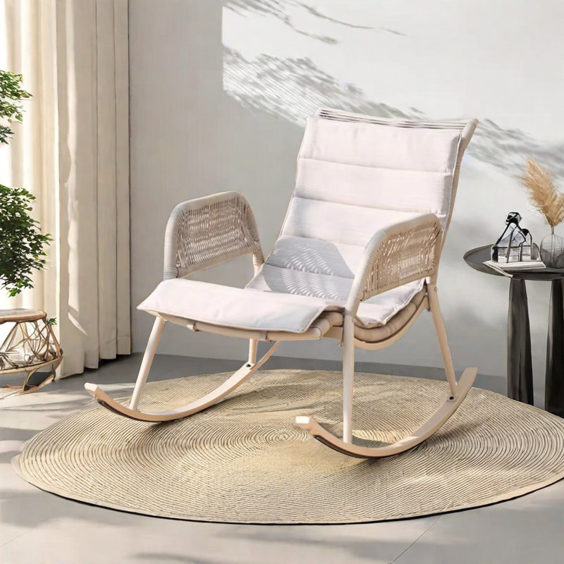 Chaise berçante inclinable en rotin