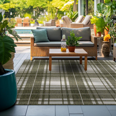 Tatasha Plaid Power Loom Polypropylene Plastic Indoor/Outdoor Area Rug in White/Green