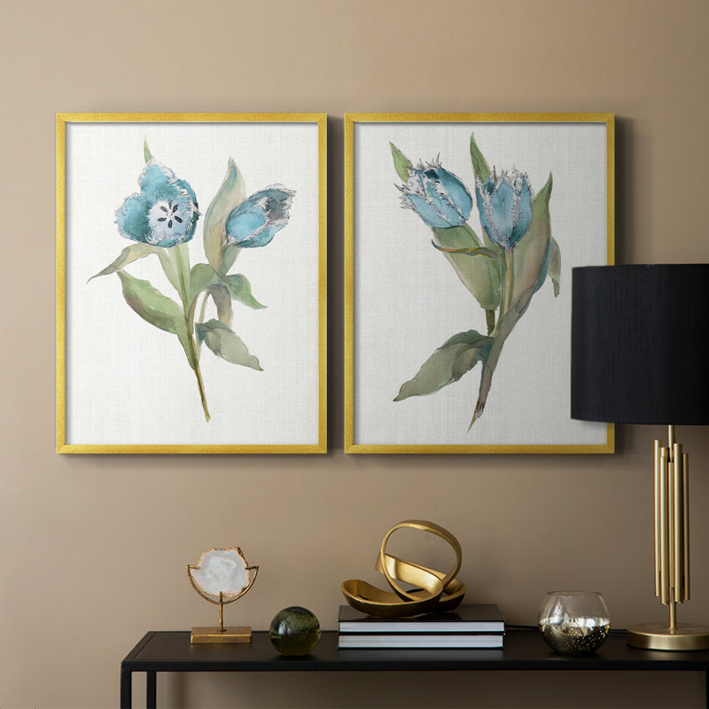 «Blue Tulip Picks I», reproduction encadrée de qualité supérieure - prête à être accrochée - aucun clou requis - aucun clou requis