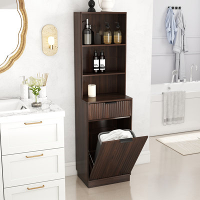 Armoire de rangement haute cannelée étroite avec compartiment à poubelle caché, armoire autoportante en noyer, tablettes ouvertes ouvertes et tiroir, anti-basculement pour la cuisine et le bureau à domicile (poubelle non incluse)