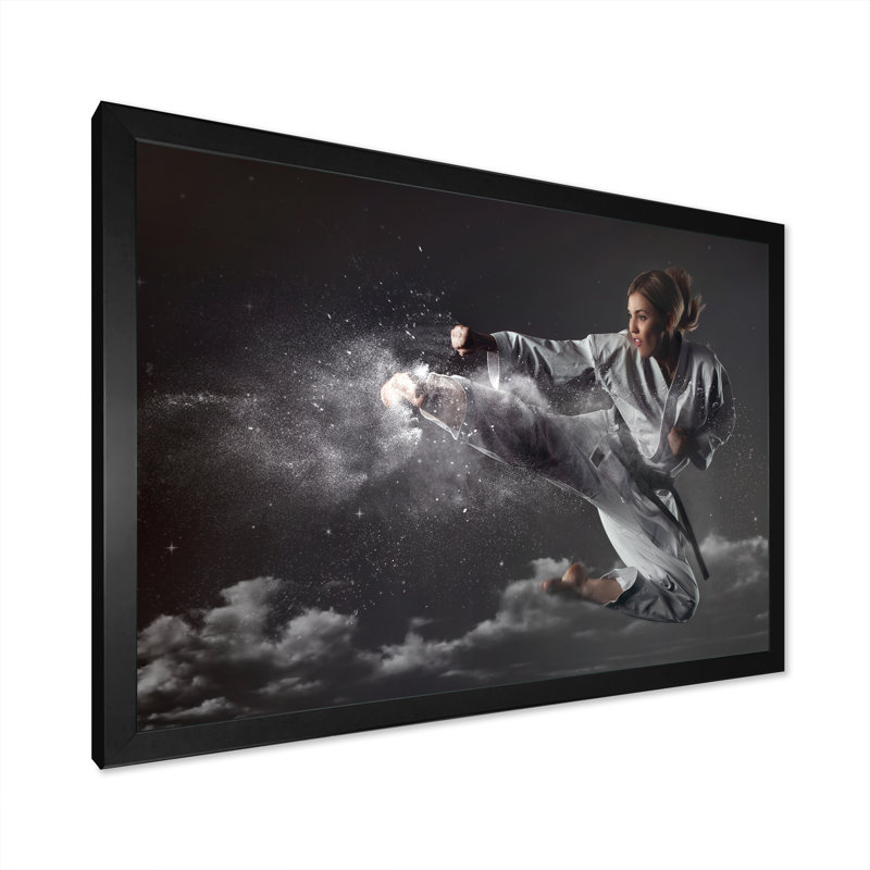 «In Air Karate Martial Art Kick», reproduction sur toile, Cadre simple noir, H 30 po x l 40 po x P 1,5 po