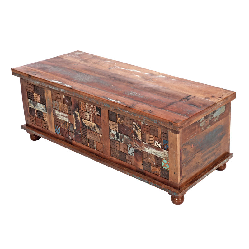 Coffre en bois massif antique Beyza