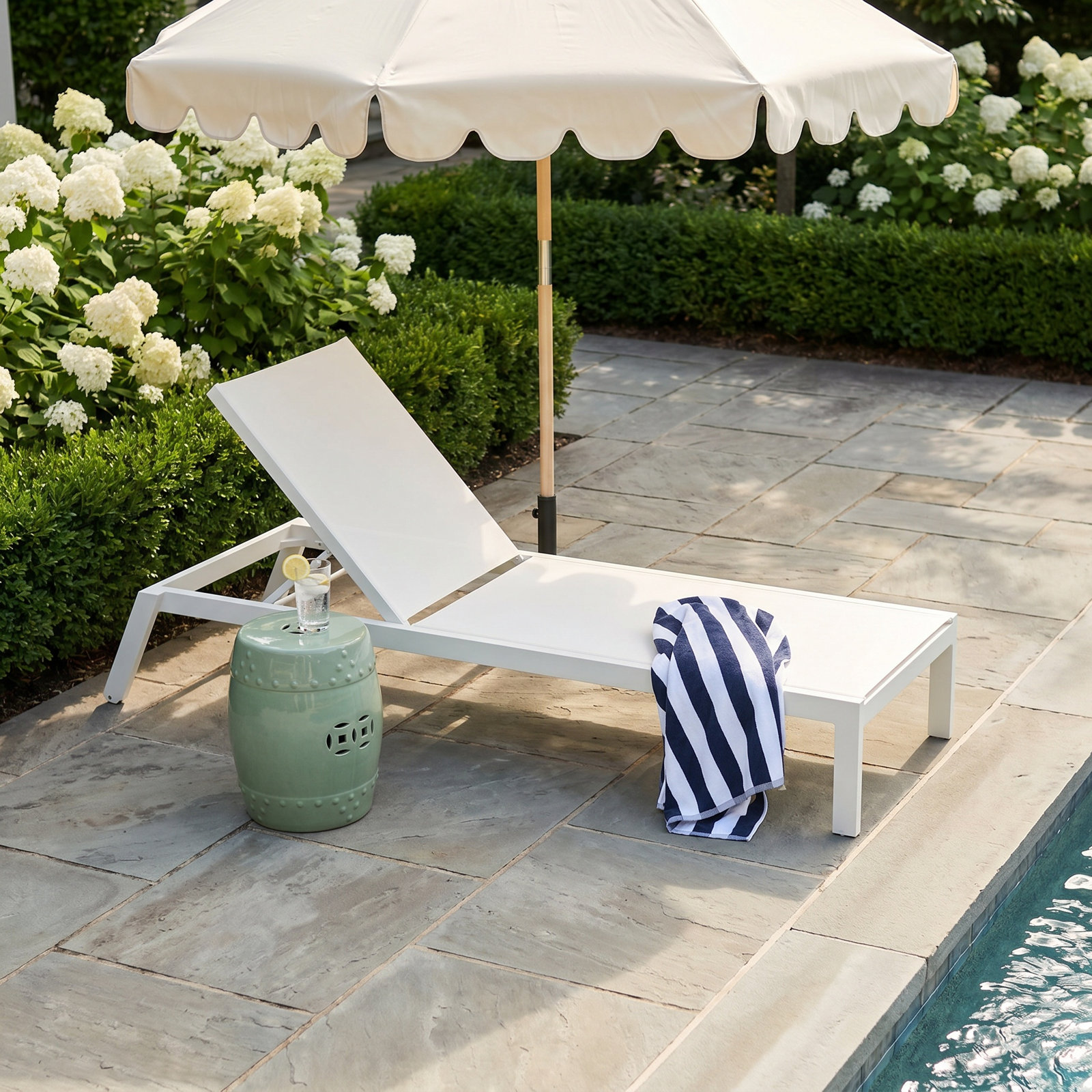 Poinsettia 31'' Outdoor Aluminum Chaise Lounge