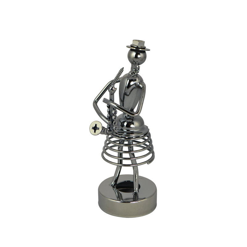 Figurine de joueuse de saxophone