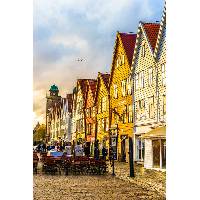 «Norvège City Center» par Chunyip Wong - photographie sur toile tendue, L 12 po x H 18 po