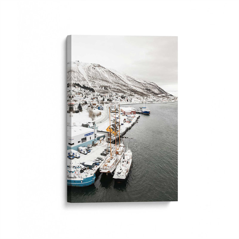 Impression sur toile, "Harbour In Norvège Snow" par Garima Dhawan, H 48 po x l 36 po