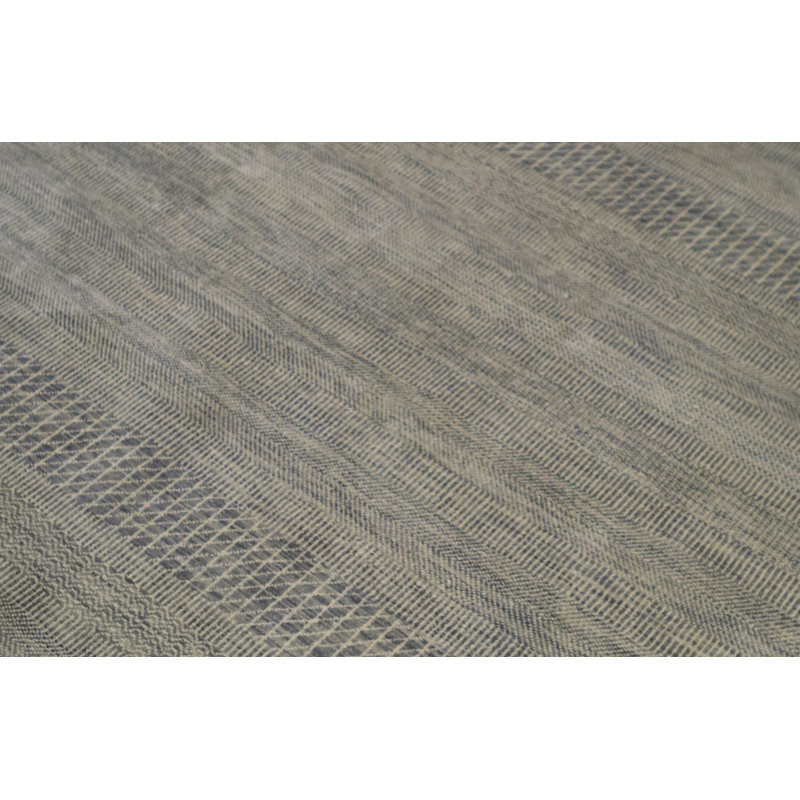 Tapis vert clair et ivoire noué à la main de haute qualité