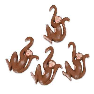 Ensemble de 4 décorations en bois faites à la main NOVICA