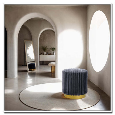 Tabouret d'appoint touffeté Channel - tissu semblable à de la fourrure gris foncé - base en acier inoxydable doré