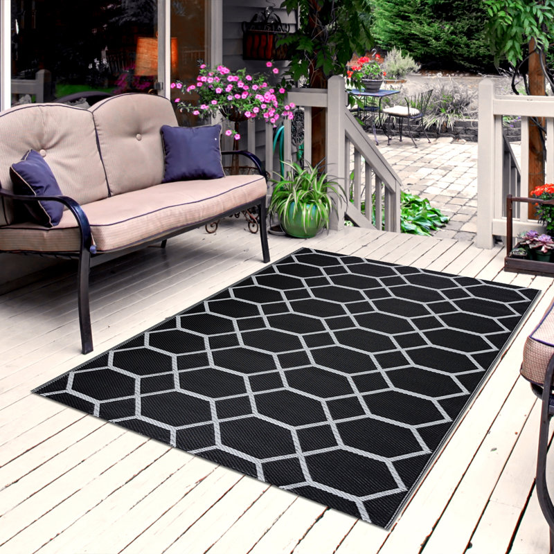Geometric Indoor / Outdoor Rug, Rectangle 5' x 7'