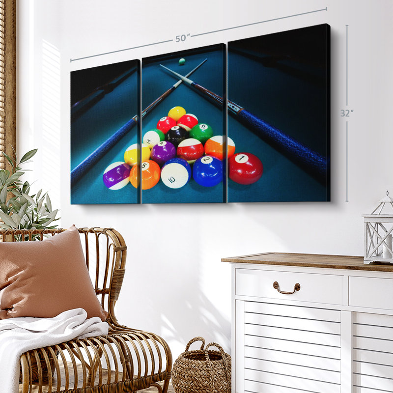 «Billiard Cue Stick Triangle», 3 pièces sur toile, H 32 po x l 50 po x P 1,25 po
