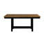 Table de salle à manger rectangulaire de style contemporain, finition bicolore noire et marron, 6 couverts, piètement à tréteaux avec espace de rangement, bois pour un style rustique moderne, option d'espace ouvert.