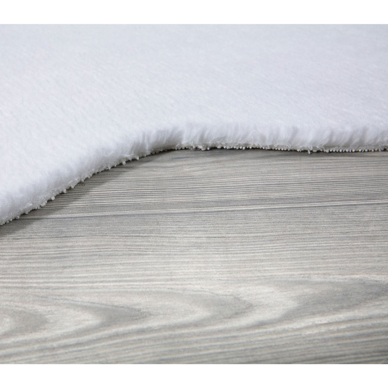 High-Quality Carpet, 100% Polyester, 47.2 x 66.9 inches | Plush Pile Height: 0.8 inches | Non-Slip Underside, Antibacterial & Anti-Allergenic | Machine Washable at 86°F | Elegant White Design for Modern Spaces