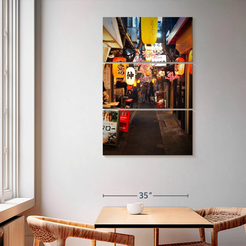L'omoide yokocho de nuit à Tokyo, 65" H x 42" W
