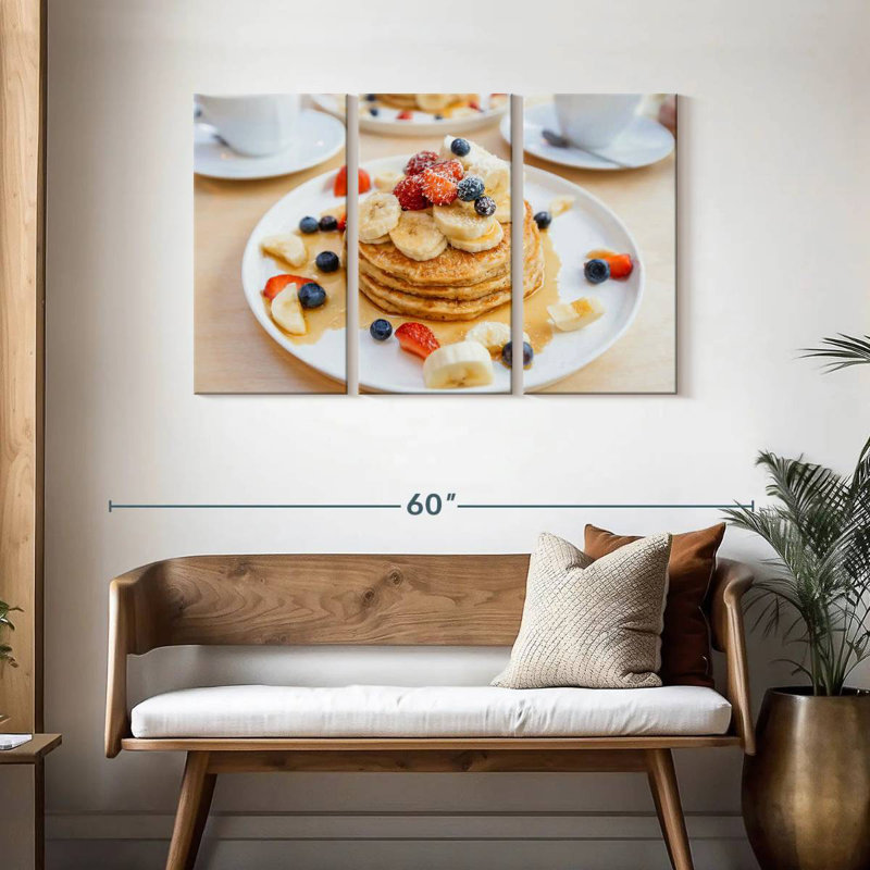Crêpes à la banane et aux baies, H 28 po x l 45 po