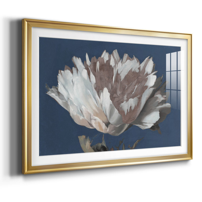 Pivoine blanche encadrée sur papier, Or, H 15 po x l 21 po x P 1,5 po