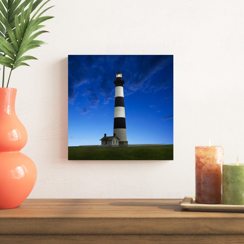 Phare la nuit III, H 12 po x l 12 po