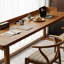Bureau moderne et simple avec une chicane-624317930